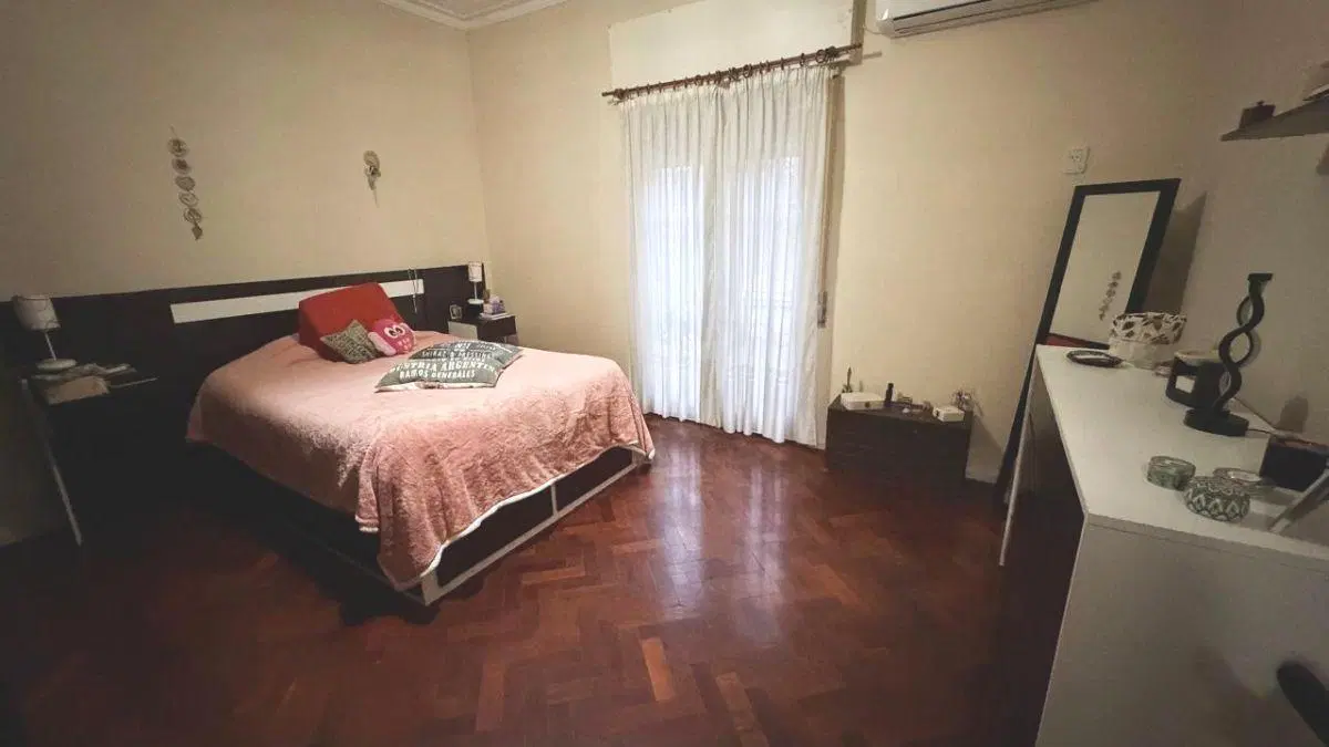 VENTA - DEPARTAMENTO TIPO CASA - 3 DORMITORIOS - AV. PELLEGRINI 900 PLANTA ALTA 2