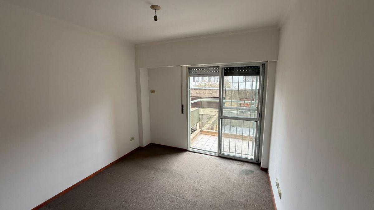 Foto de VENTA DEPARTAMENTO 1 DORMITORIO + COCHERA BARRIO ABASTO, imagen 2