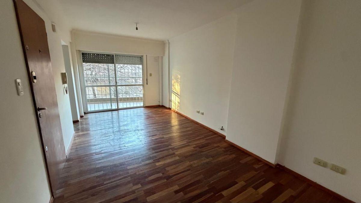 Foto de VENTA DEPARTAMENTO 1 DORMITORIO + COCHERA BARRIO ABASTO, imagen 1