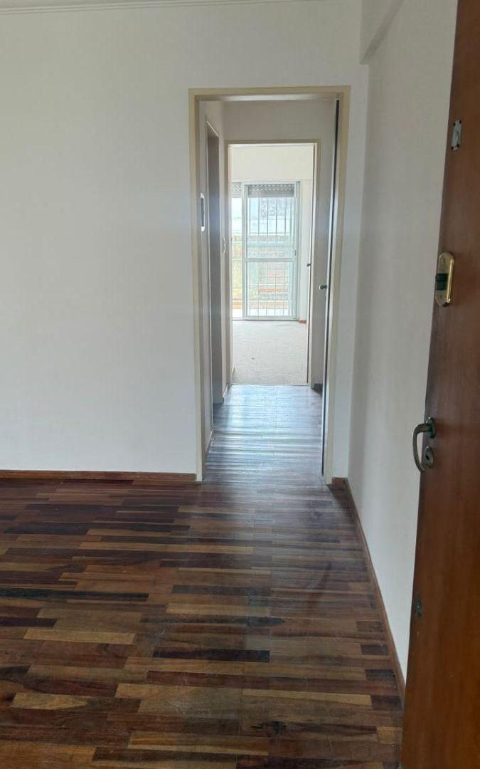 Foto de VENTA DEPARTAMENTO 1 DORMITORIO + COCHERA BARRIO ABASTO, imagen 4