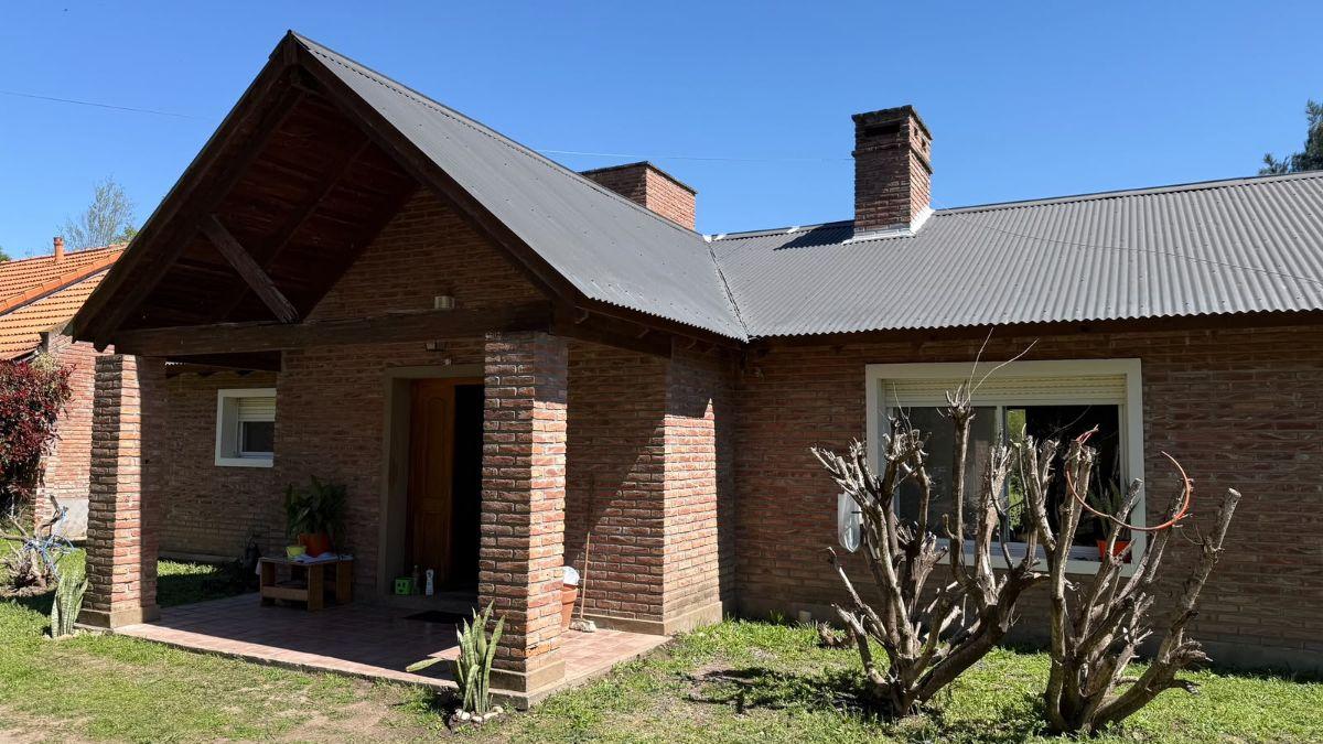 Foto de CASA EN VENTA - 1200M2 - ROLDAN, imagen 2