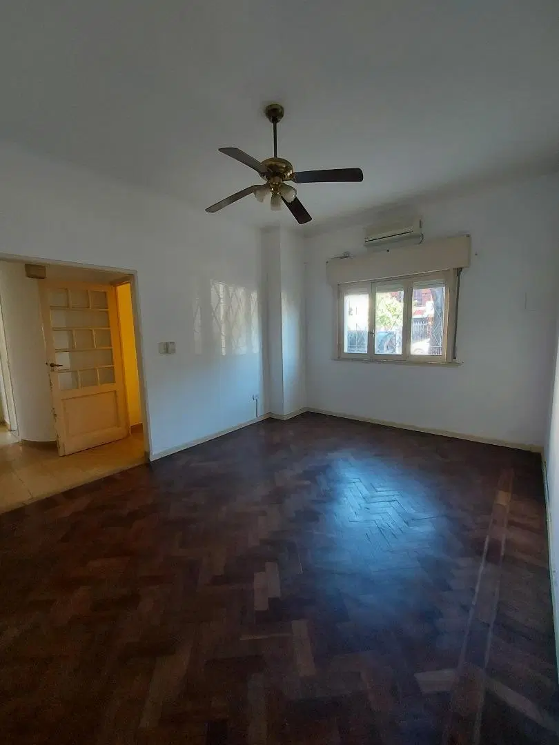 Venta 3 ambientes,Planta baja, Entrada indepen, con PATIO!! 4