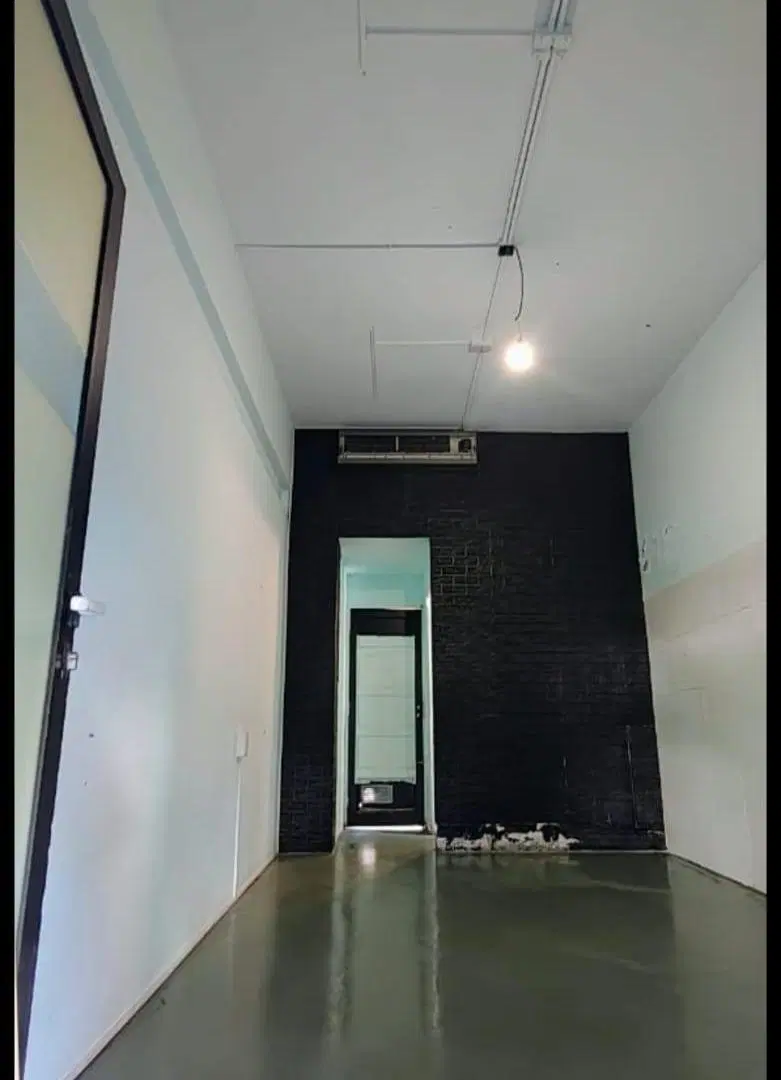 ALQUILER 36 MESES LOCAL COMERCIAL SOBRE CALLE 12 DE OCTUBRE 2