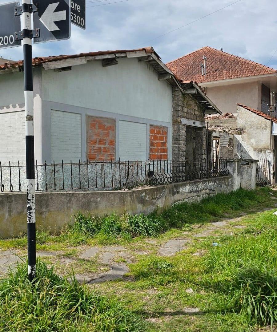 Foto de VENTA. CASA 4 AMB, PATIO, GGE, TERRAZA. IDEAL PARA REFACCIONAR O, imagen 1