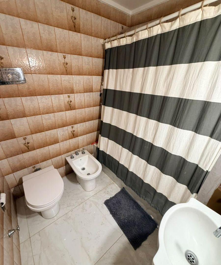 Foto de VENTA CASA 6 AMB. C/ GRAN PARQUE, QUINCHO Y GARAGE. LOPEZ DE GOMARA, imagen 5