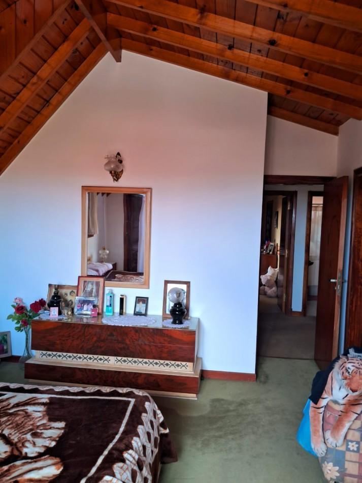 Importante Chalet Sobre 2 Lotes - 10 Ambientes - Divino Rostro 4