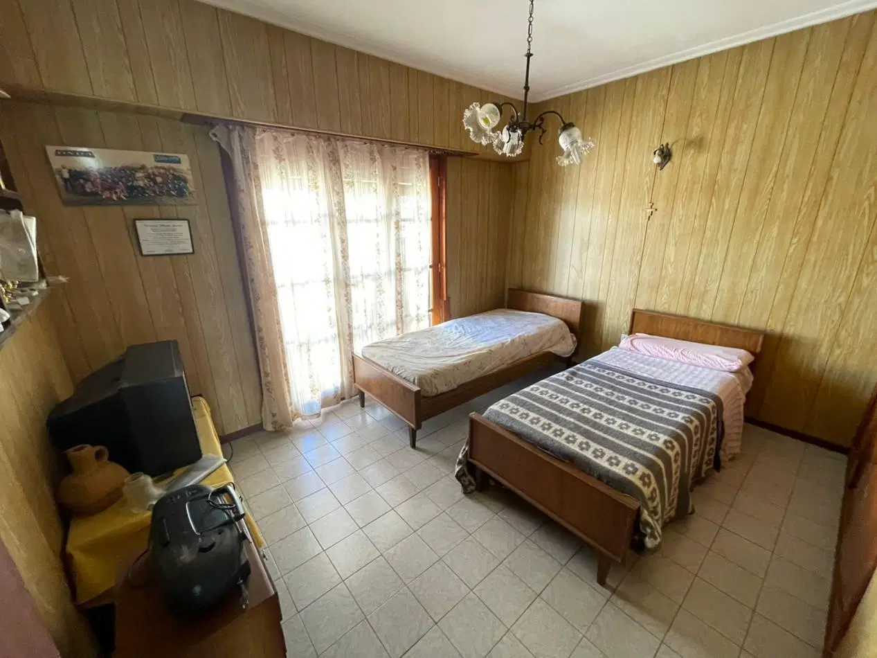 CASA 4 AMB + 4 LOCALES - EN BLOCK- TERMAS HUINCO 5