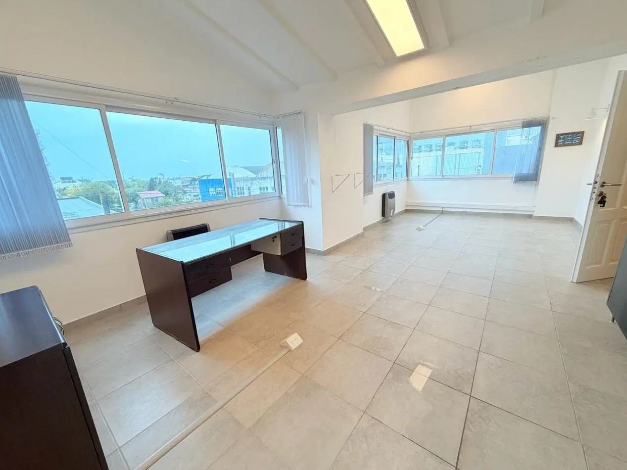 Amplio piso de oficina en zona puerto - Alquiler 24 meses 4