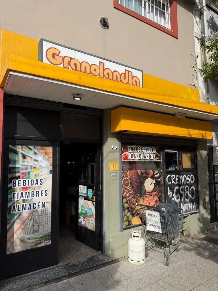 LOCAL COMERCIAL EN VENTA - PUERTO / GRUTA DE LOURDES 2