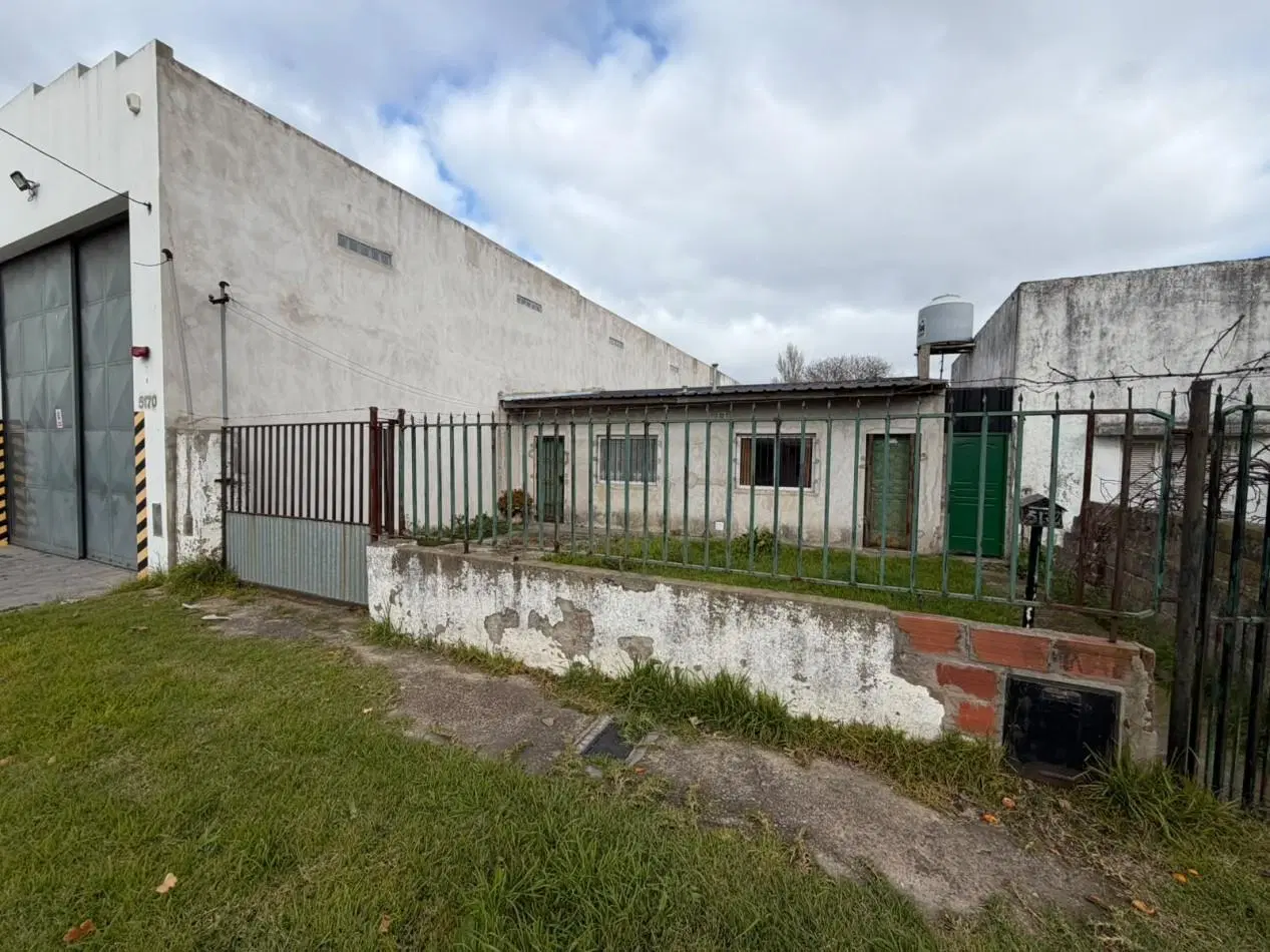 Inmueble en block con 4 unidades sobre amplio lote - Las Avenidas 2
