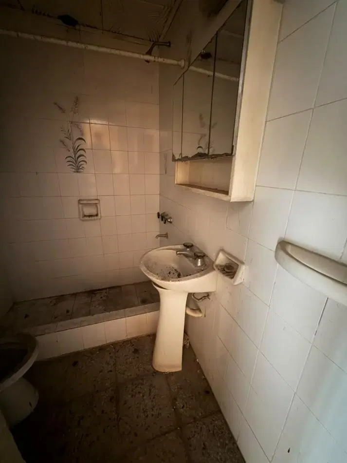 Inmueble en block con 4 unidades sobre amplio lote - Las Avenidas 8