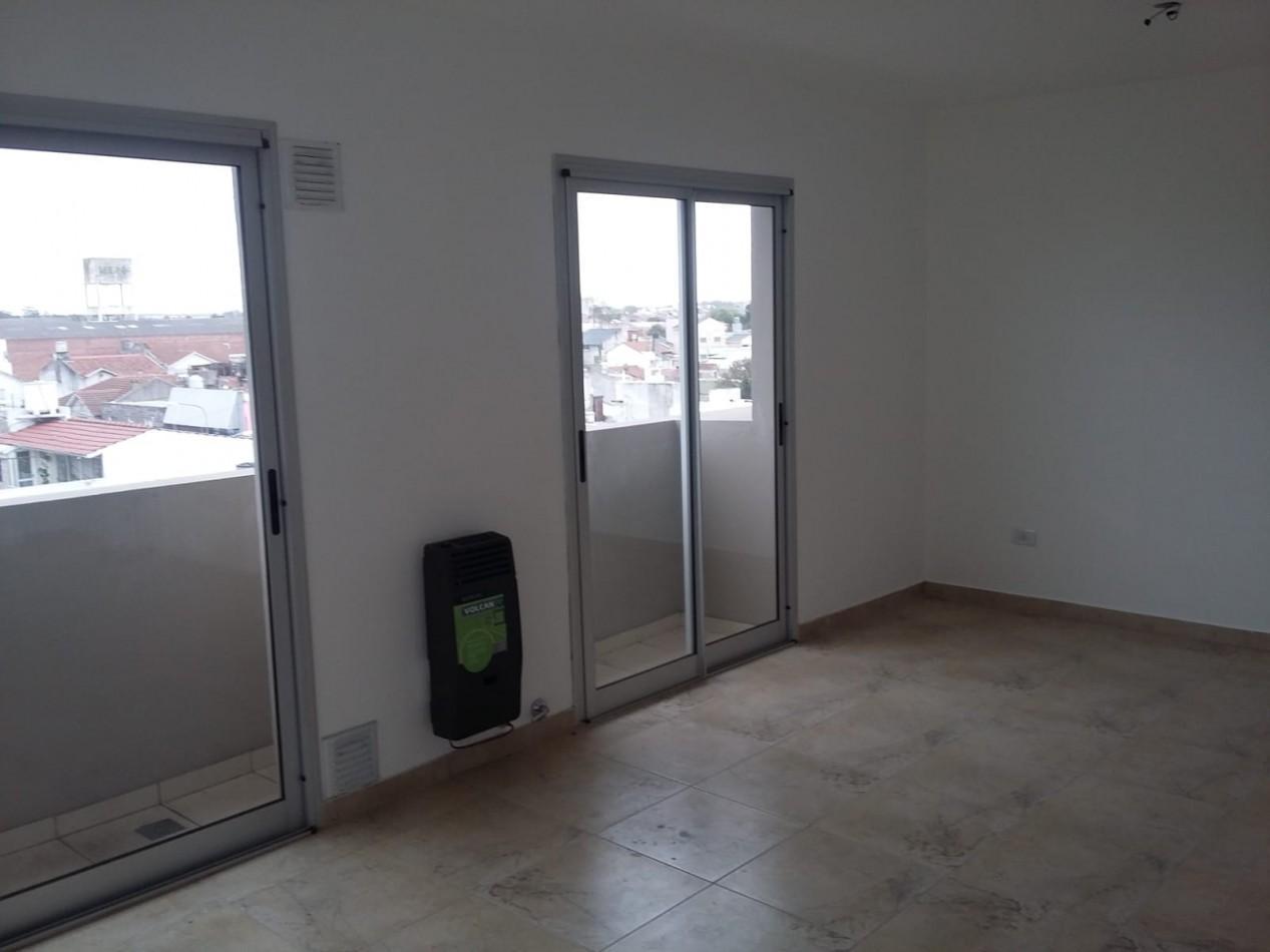Foto de Departamento de 1 ambiente divisible con cochera y baulera - Zona HPC, imagen 1