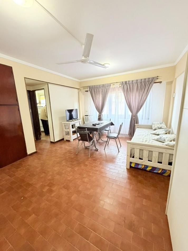 Foto de Dto. de 1 ambiente planta baja con amplio patio y vista al mar - Waikiki, imagen 1