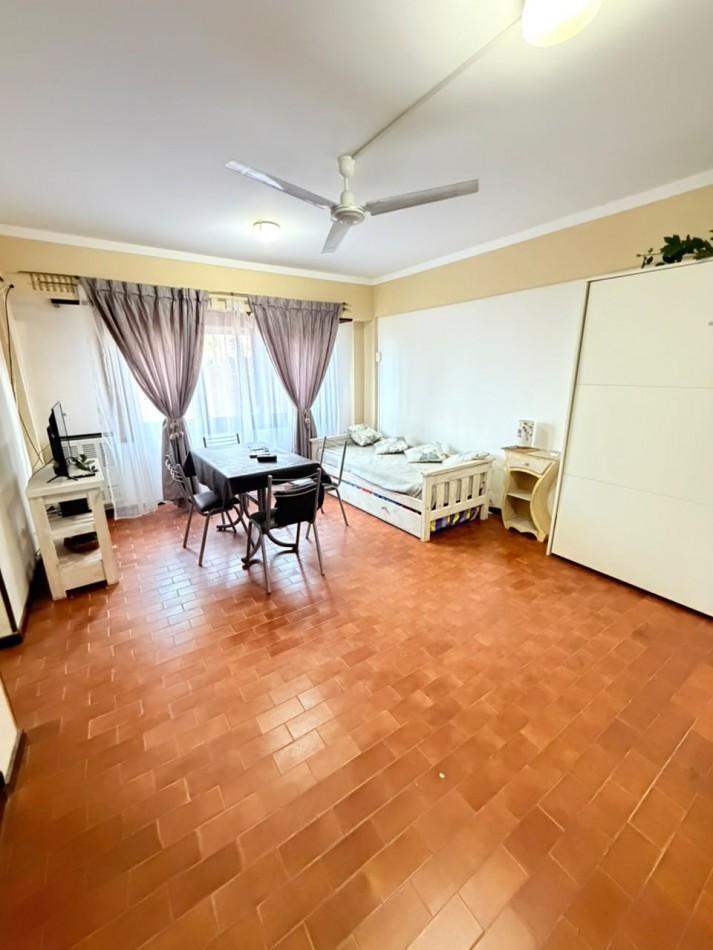 Foto de Dto. de 1 ambiente planta baja con amplio patio y vista al mar - Waikiki, imagen 2