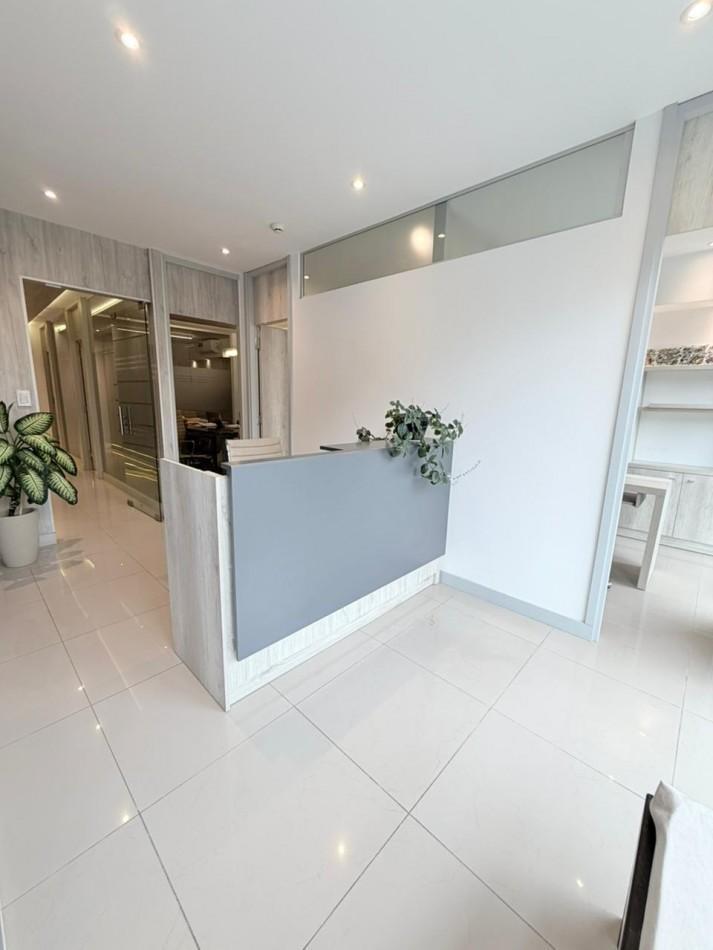 Foto de Moderna oficina profesional en alquiler - Edificio Essence | Zona Guemes, imagen 2