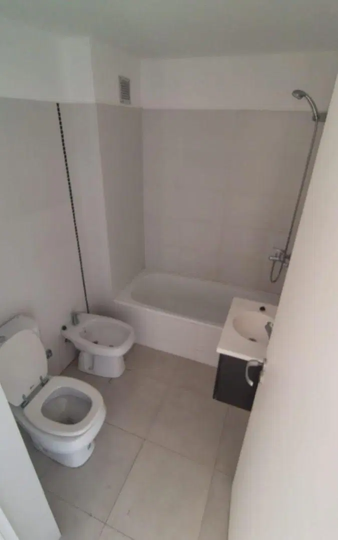 Mono-Ambiente de 25 m² con balcón en sexto piso en alquiler en Quilmes 4