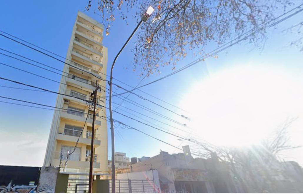 Mono-Ambiente de 25 m² con balcón en sexto piso en alquiler en Quilmes