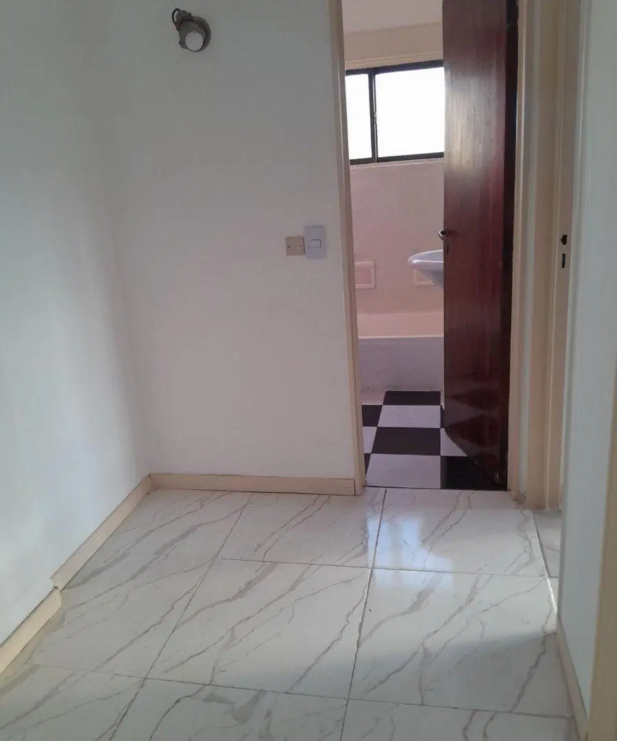 ALQUILER - QUILMES CTRO. DEPARTAMENTO 4 AMBIENTES CON COCHERA. 4
