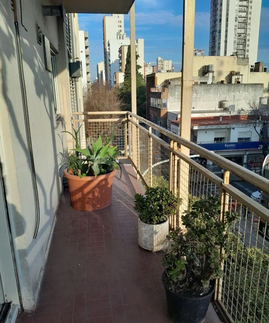 ALQUILER - QUILMES CTRO. DEPARTAMENTO 4 AMBIENTES CON COCHERA. 3