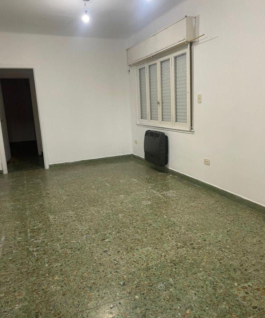 Foto de Casa de 3 ambientes con garage y patio en venta | Gran Ubicacion, imagen 3