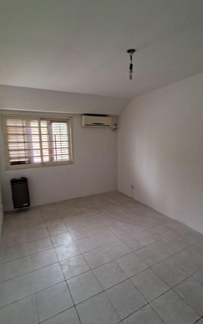Foto de Casa Duplex con 3 dormitorios en alquiler en Quilmes., imagen 2