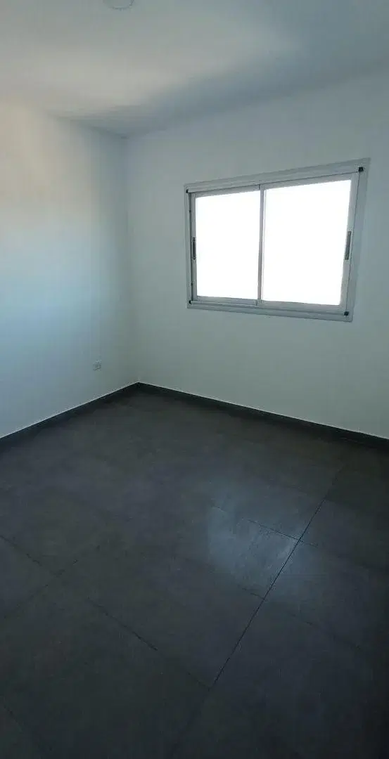ALQUILER en edificio Tower, semipiso de dos ambientes, sin cochera, en Berazategui 4