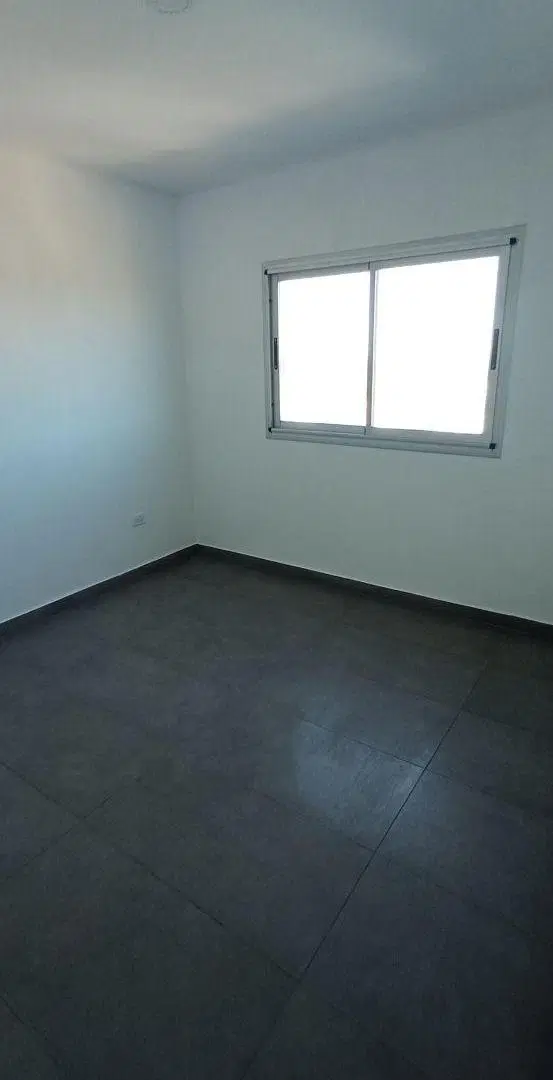 VENTA de departamento de dos ambientes sin cochera, en Berazategui 3