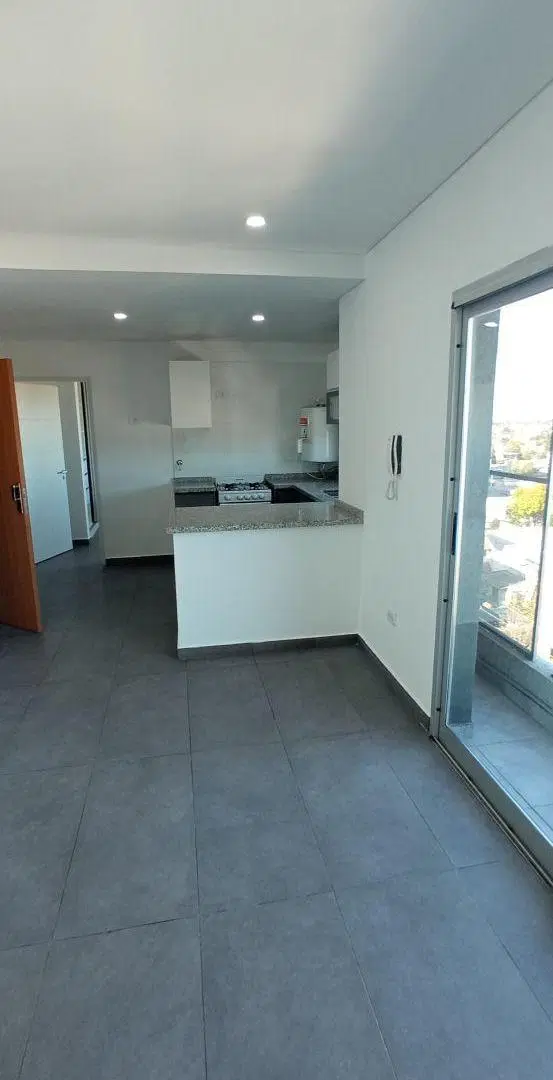 VENTA de departamento de dos ambientes sin cochera, en Berazategui 5
