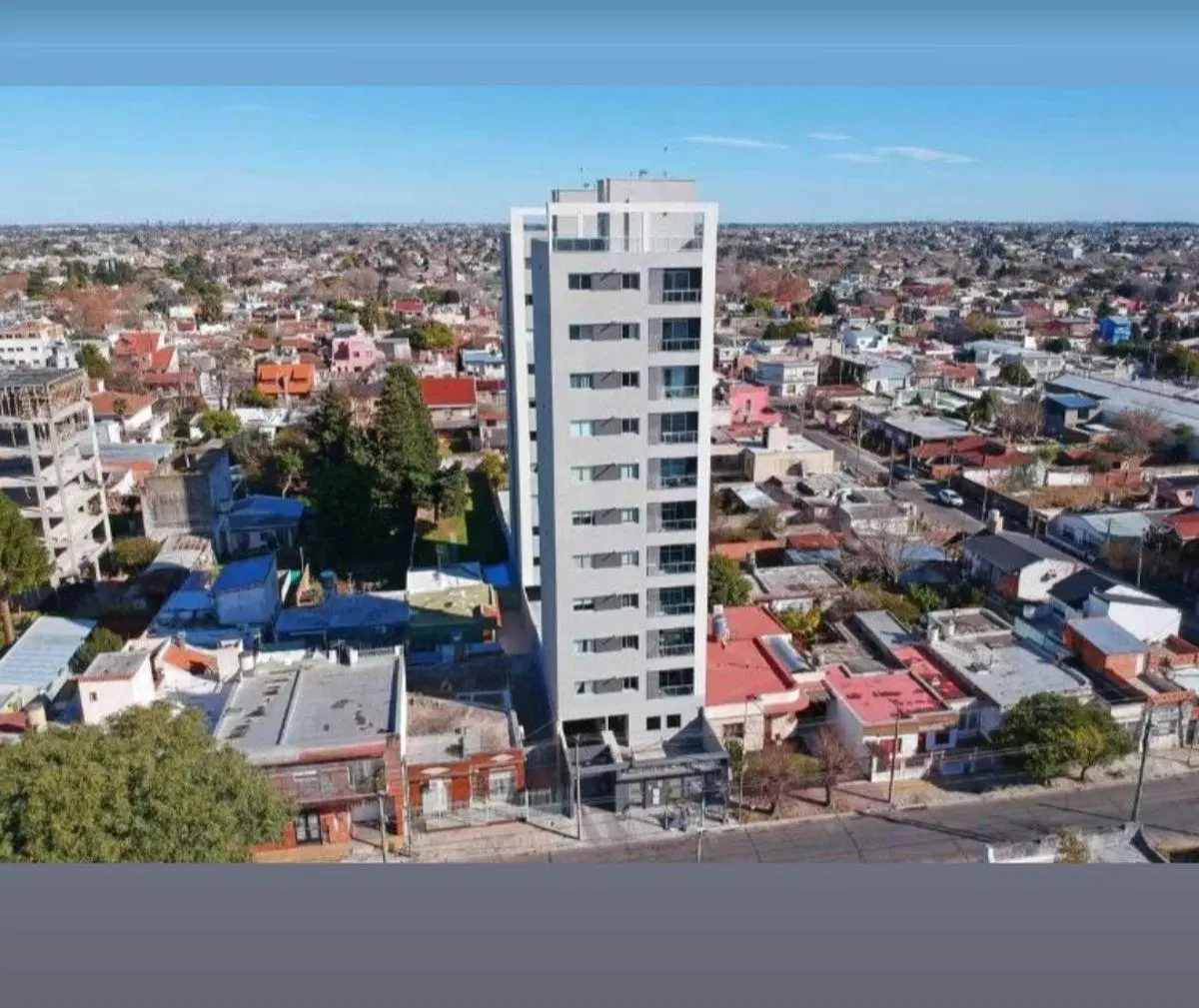 VENTA de departamento de dos ambientes sin cochera, en Berazategui 2