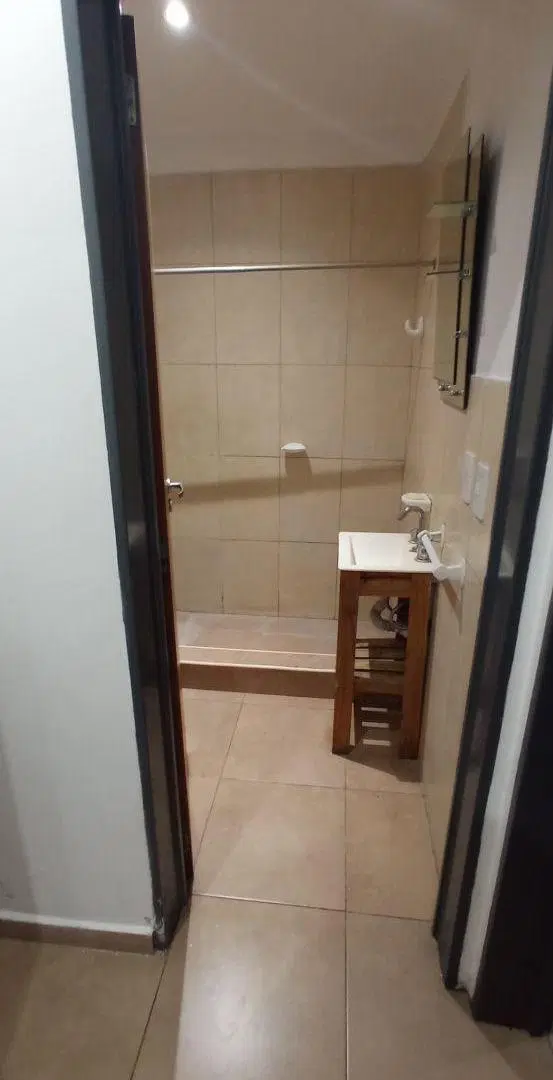 ALQUILER de departamento de dos amb con cochera cubierta. 4