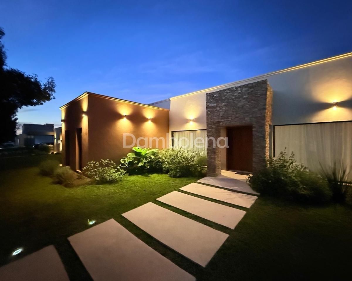 Casa  en Venta en La Concepcion, Luján