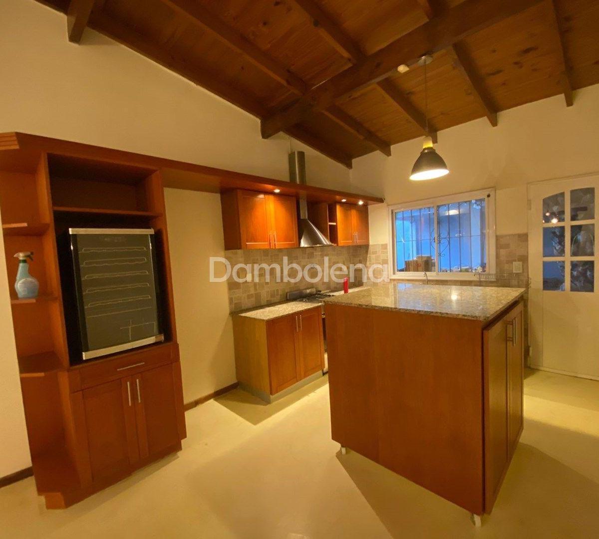 Casa Chalet en Venta o permuta ubicado en Ituzaingó, G.B.A. Zona Oeste