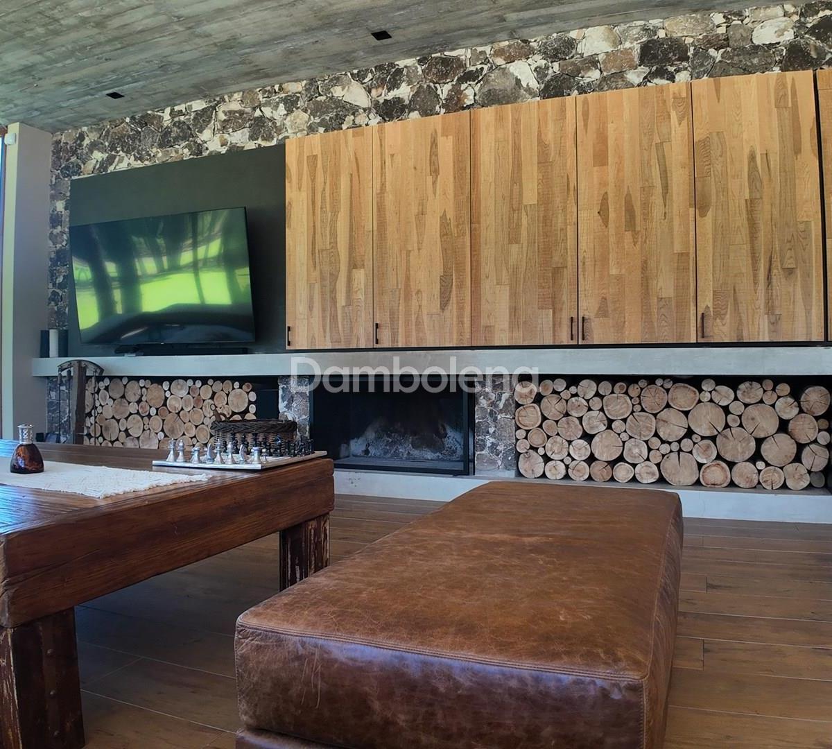 Foto de Casa en Venta en Carilo, Costa Atlántica, imagen 2
