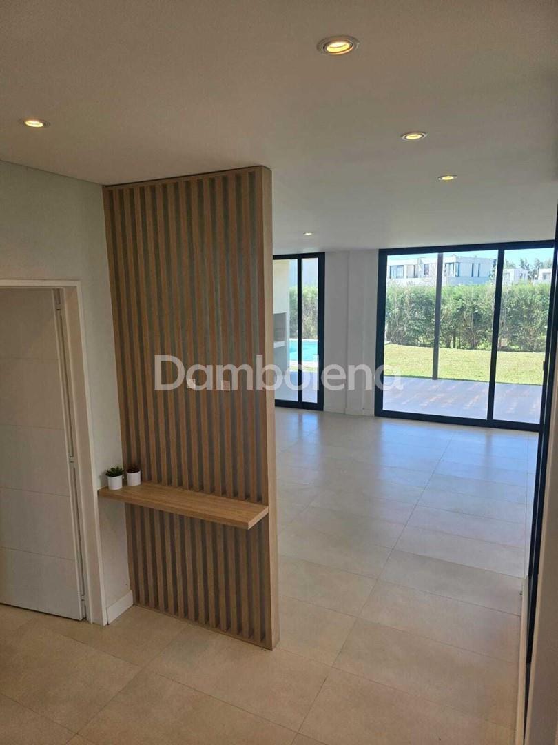 Foto de Casa en Venta en Carpinchos, Nordelta, Tigre, imagen 1