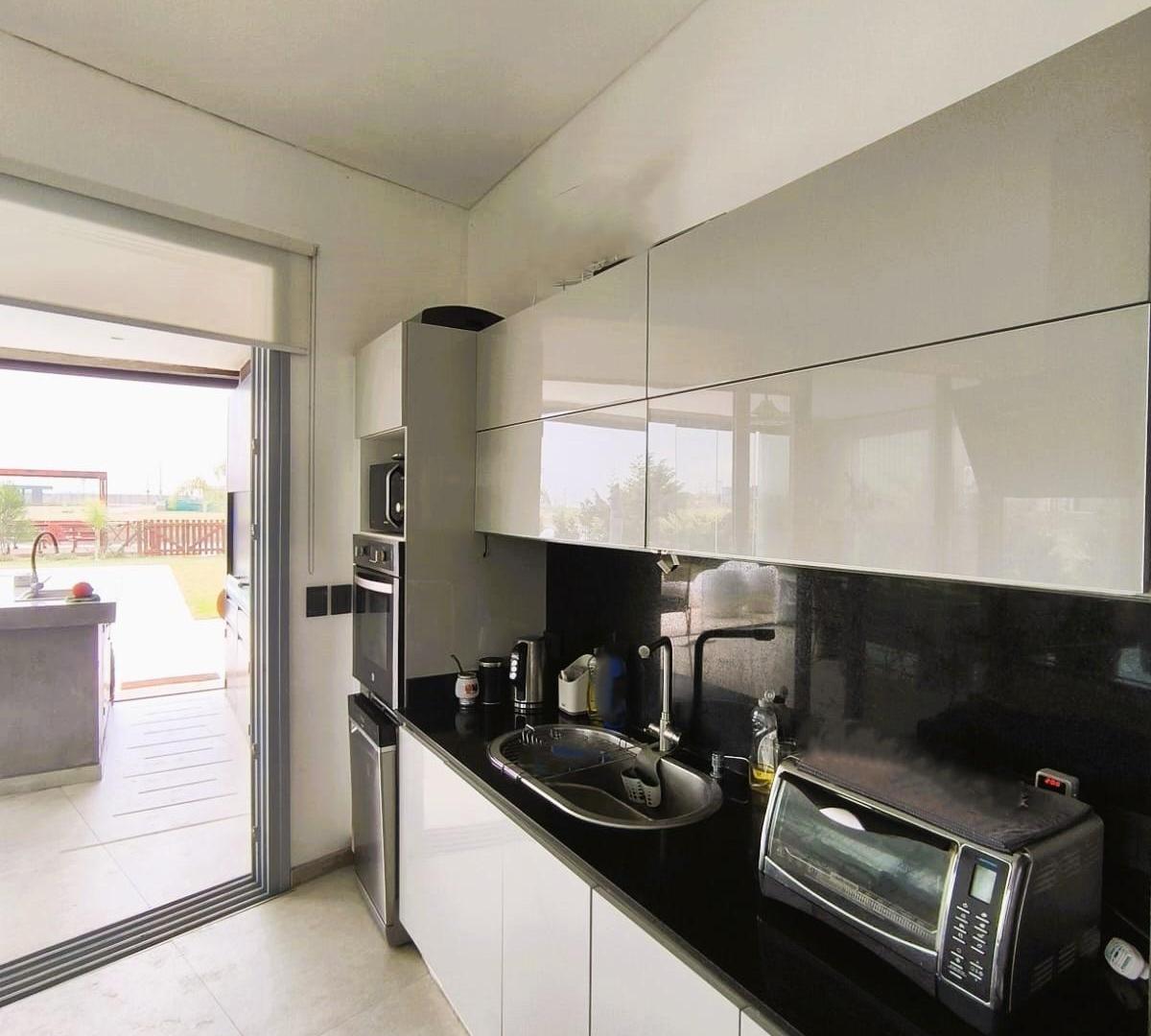 Foto de Casa 4 Ambientes a la Lagura Pileta Pariila lista para disfrutar, imagen 3