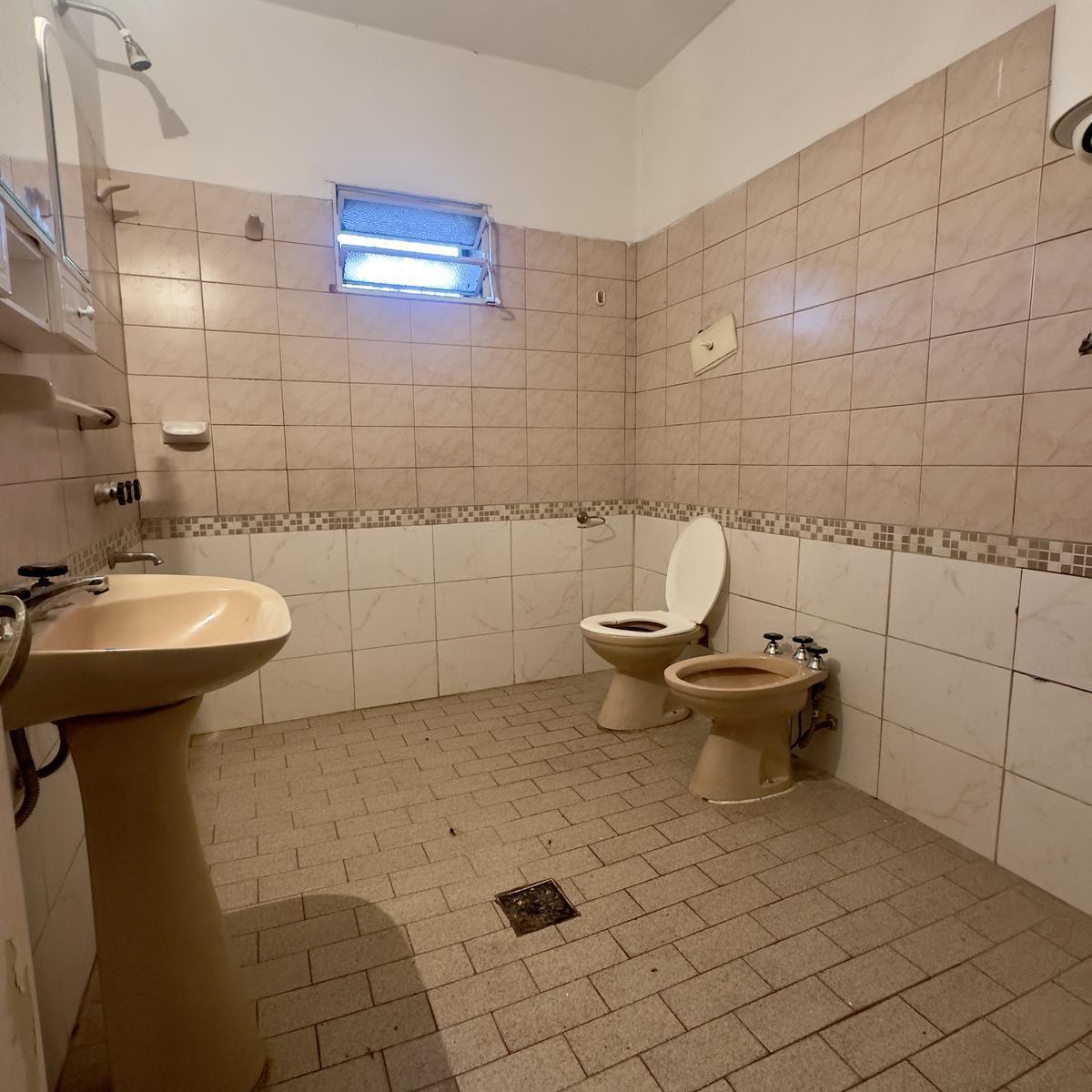 2 Dorm| 2 Baños | Comedor | Sala de Estar | Local Al Frente | a Una Cuadra de La Av | Cochera Doble 2