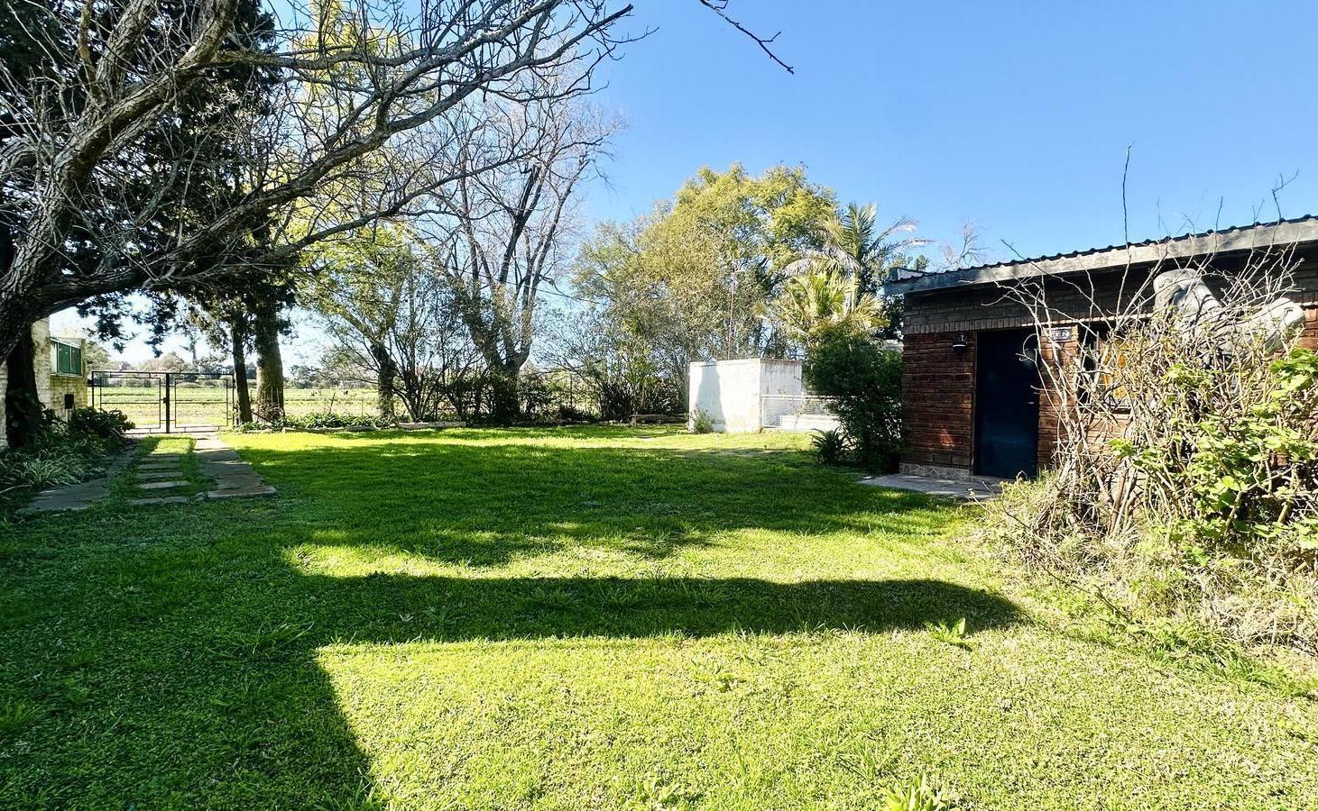 Foto de Casa en esquina de dos dormitorios con pileta y parrillero, imagen 1