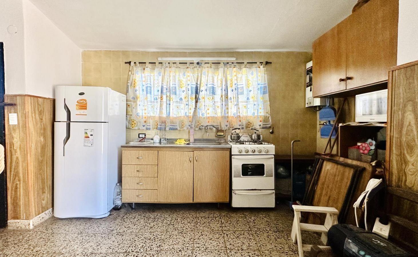 Foto de Casa en esquina de dos dormitorios con pileta y parrillero, imagen 5