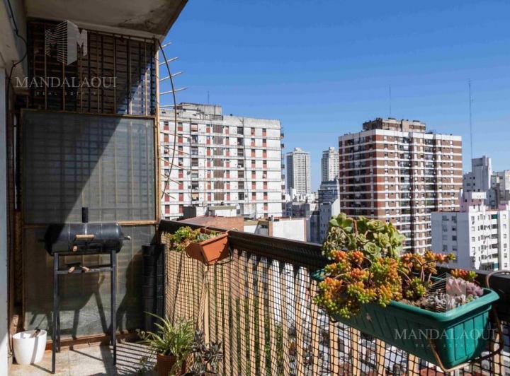 Tres ambientes mas dependencia en Caballito! 3