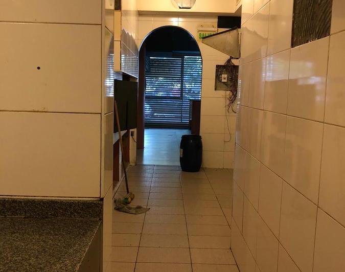 Excelente Local Comercial en una sola planta /Frente Hospital Fernandez 5