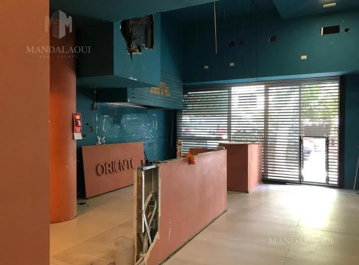Excelente Local Comercial en una sola planta /Frente Hospital Fernandez 3