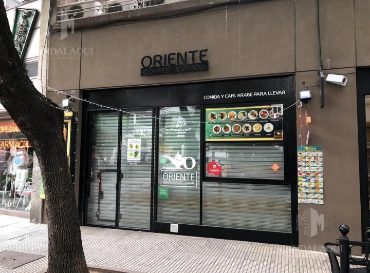 Excelente Local Comercial en una sola planta /Frente Hospital Fernandez 2
