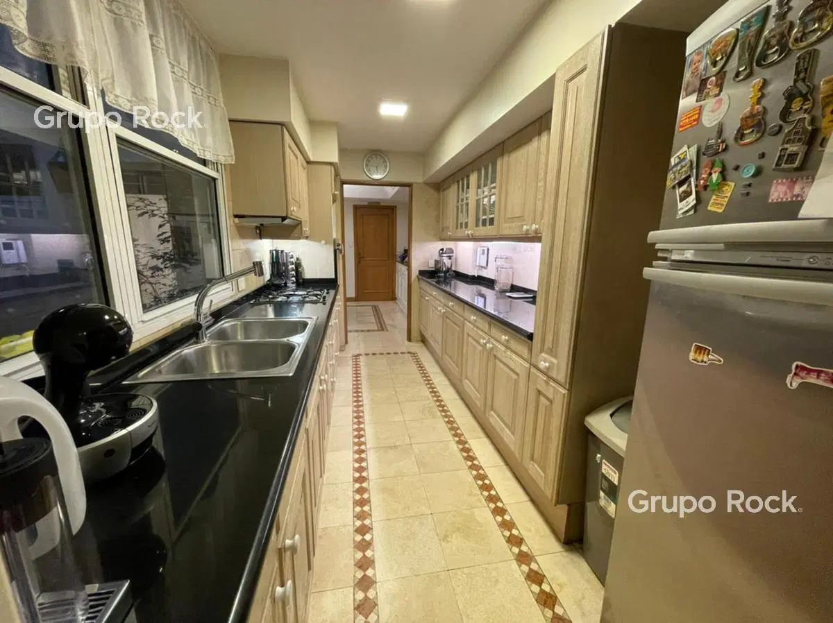 2 Cocheras, Quincho y Parilla Propia 4