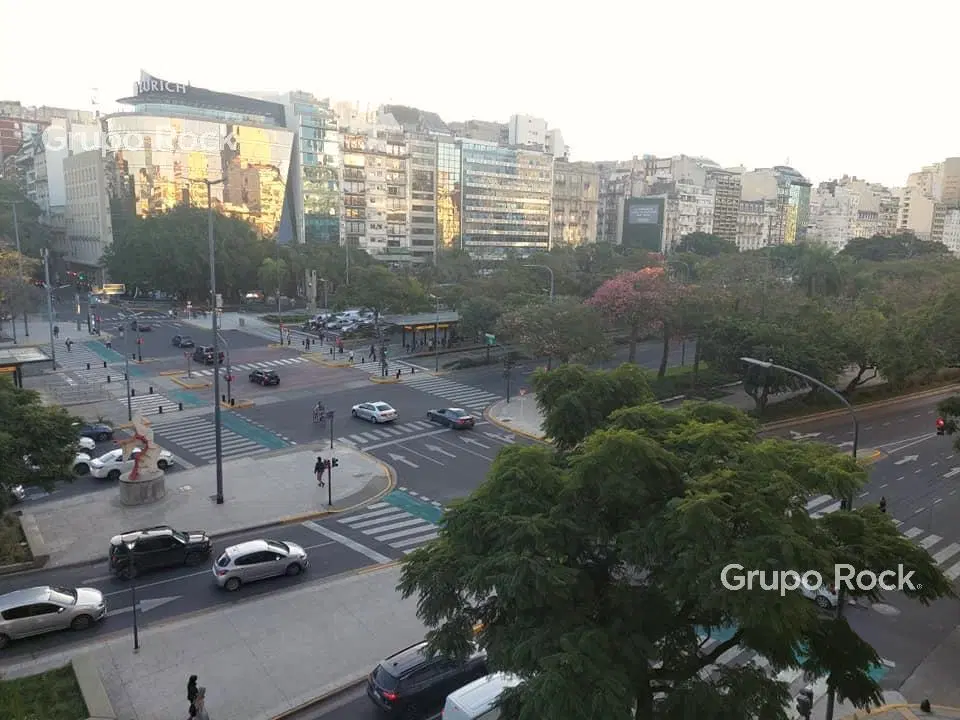Frente a Plaza Libertad - Muy Luminoso 1