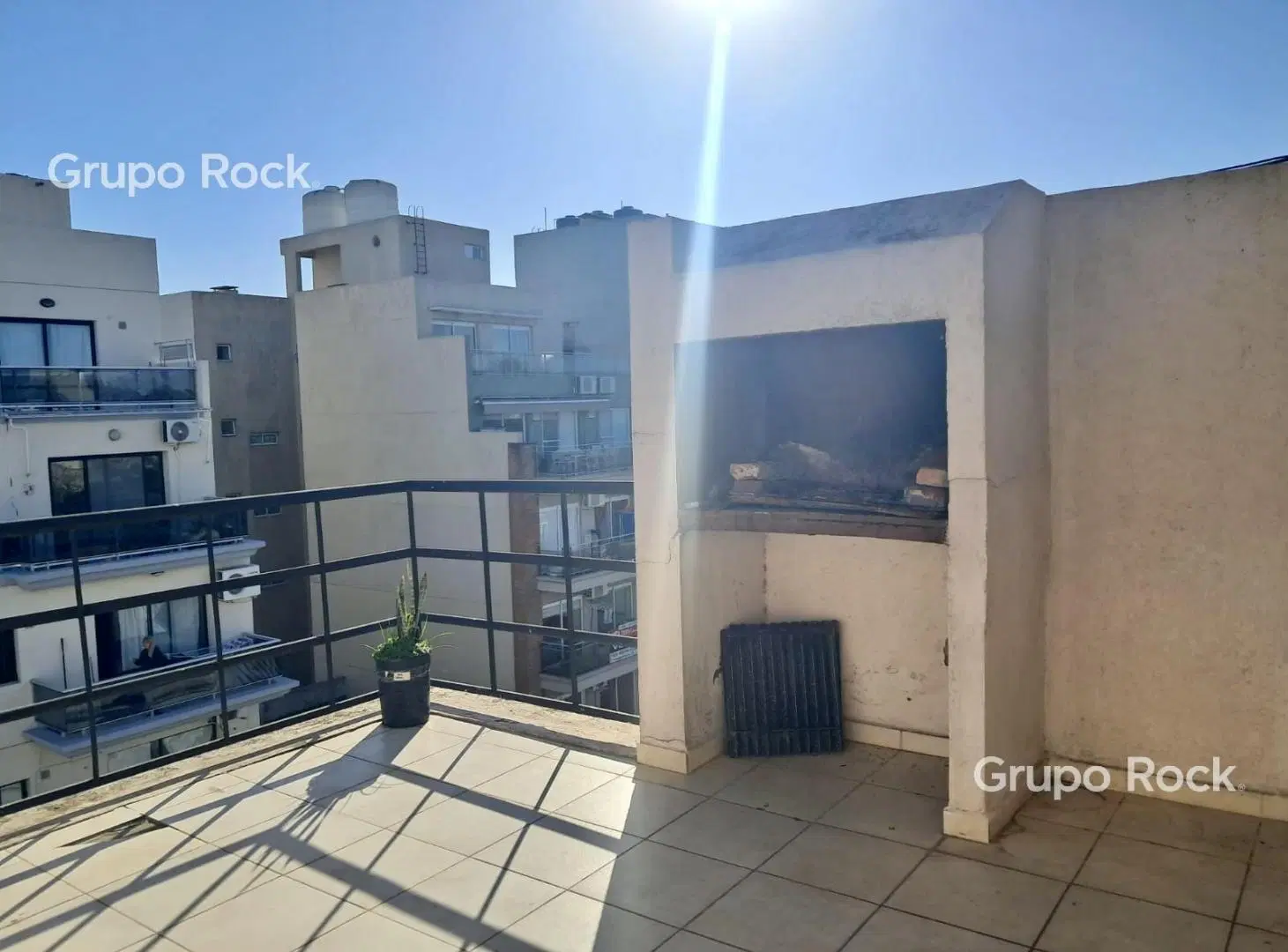 Terraza y Parrilla Propia 3