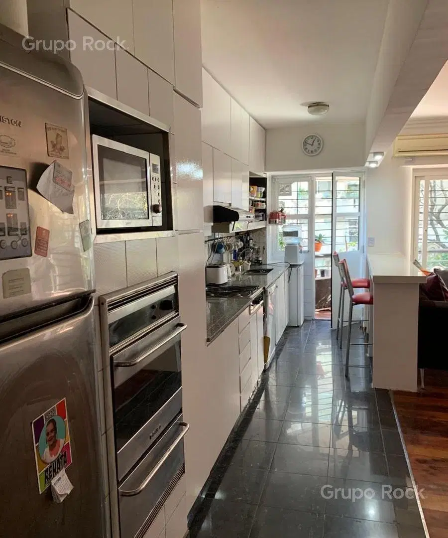 Piso de 4 amb mas dependencia con cochera sobre Boulevard Chenault! 4