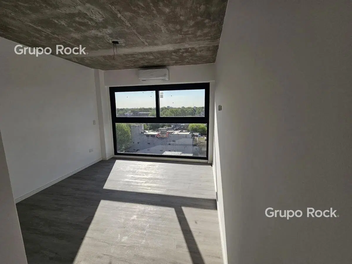 A estrenar, Vista Abierta, Muy Luminoso 1