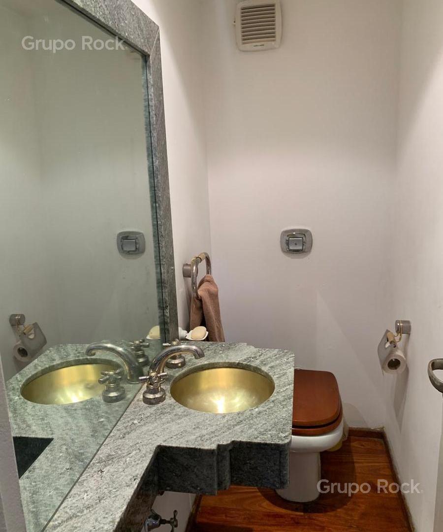 Foto de Piso de 4 amb mas dependencia con cochera sobre Boulevard Chenault!, imagen 2