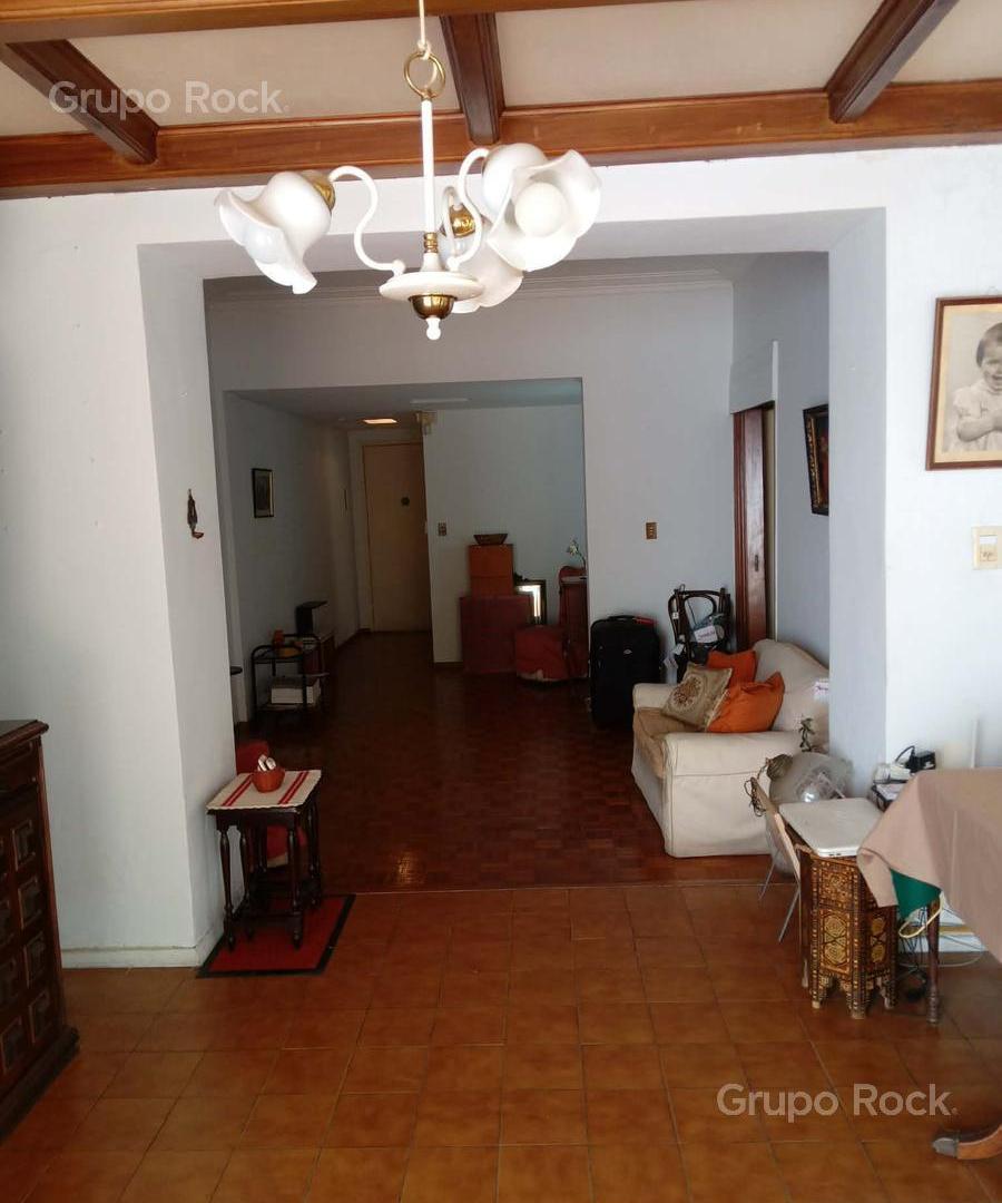Foto de Tres amb con dependencia, terraza y parrilla en edificio de época!, imagen 1