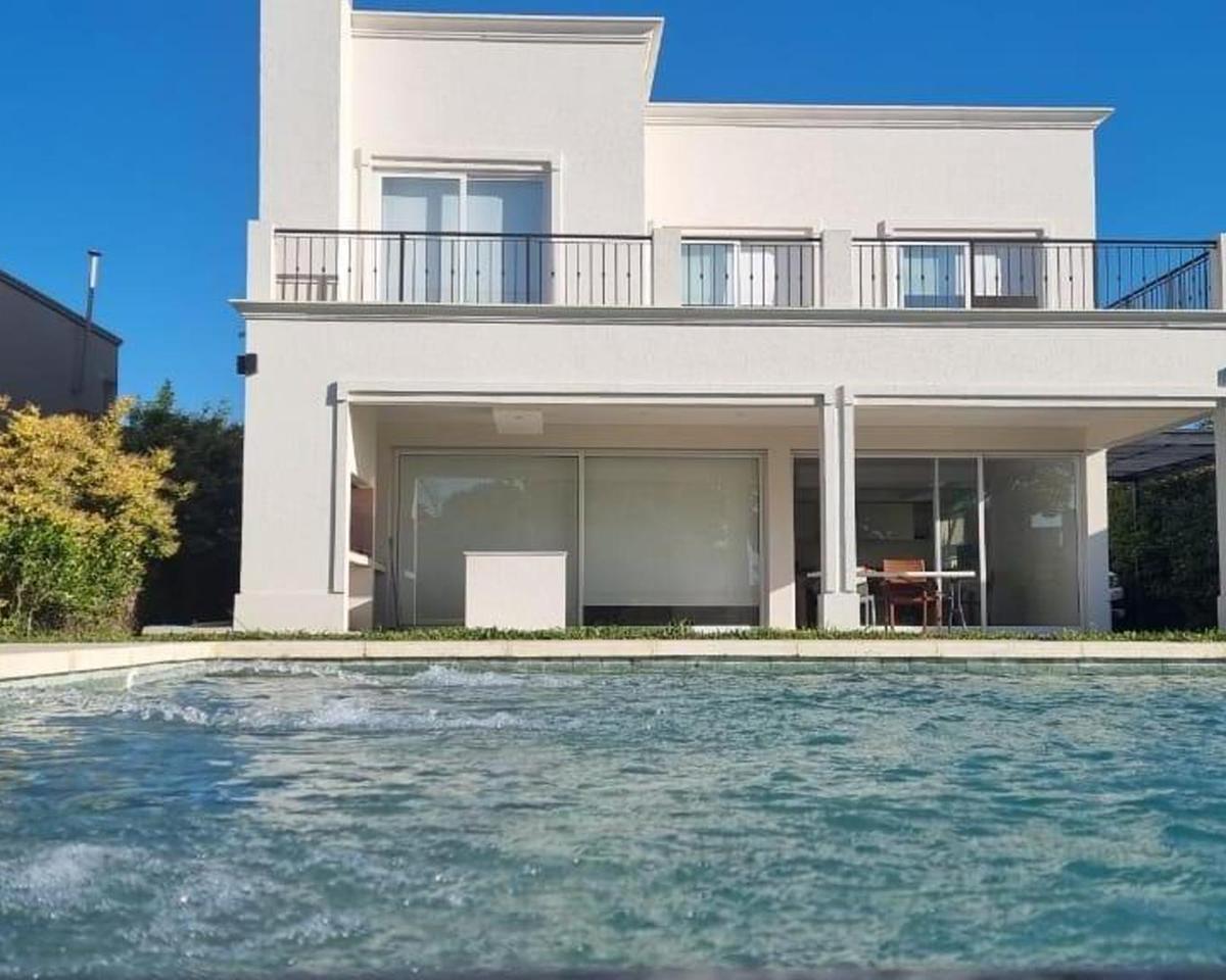 Venta | Casa 8 amb | Santa Elena PDE